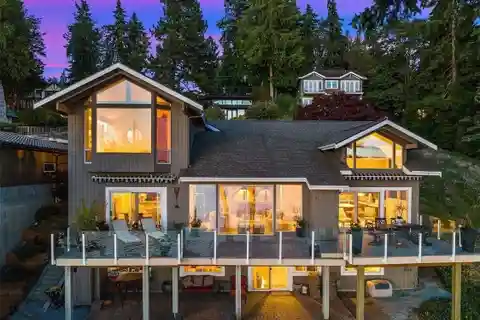 The Ultimate in Lakefront Living