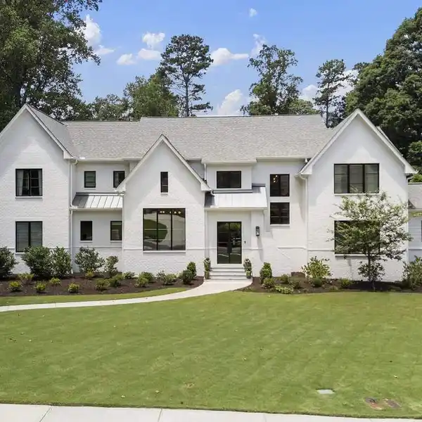 HIGH-END LIVING IN PRESTIGIOUS BRITTANY