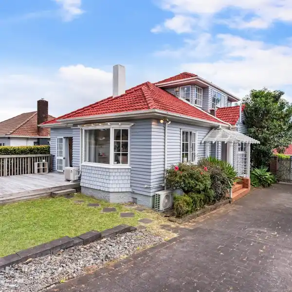 PERFECT BLEND OF MODERN COMFORT AND CLASSIC CHARACTER