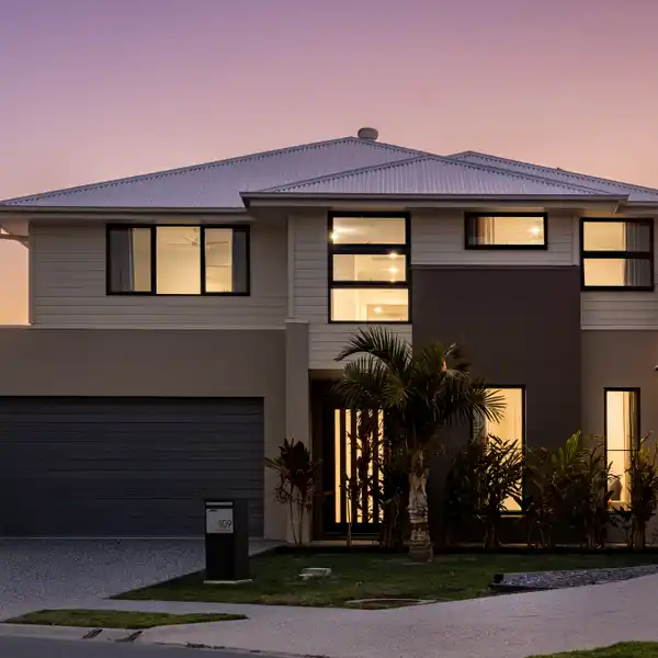 PREMIUM LAKEFRONT HOME