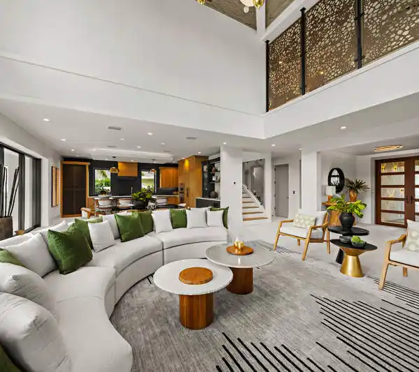 DISTINCT OFFERING IN LAKE PARK