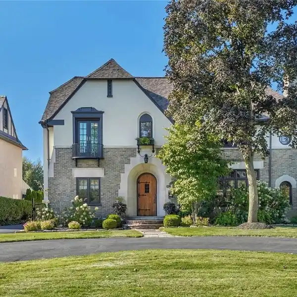 TIMELESS ELEGANCE WITH MODERN LUXURY