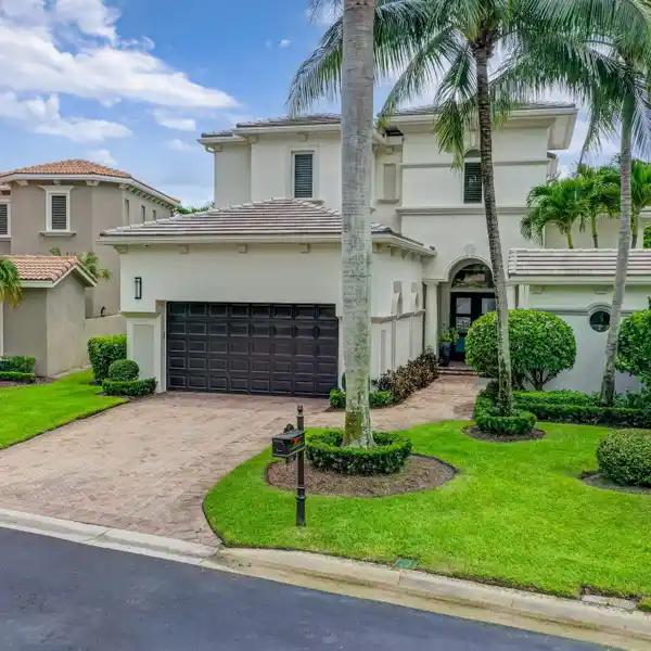 IMPECCABLE HOME IN THE PRESTIGIOUS COUNTRY CLUB AT MIRASOL