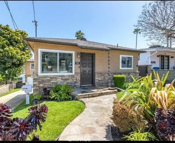 RARE DETACHED DUPLEX ON A LARGE LOT