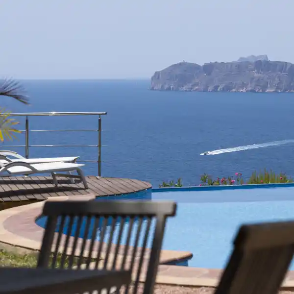 EXCLUSIVE VILLA IN THE PRESTIGIOUS COSTA NOVA AREA