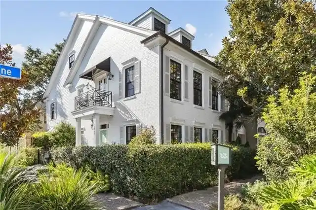 Elegance and Convenience in Uptown