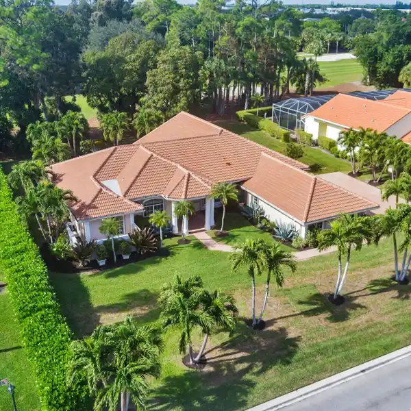 GORGEOUS HOME OVERLOOKING THE MAYACOO LAKES COURSE IN THE ESTATES AT BREAKERS WEST