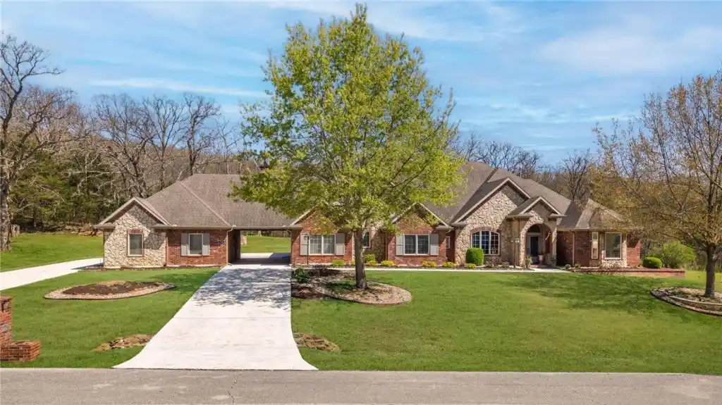 Custom Stunner on Two Acres