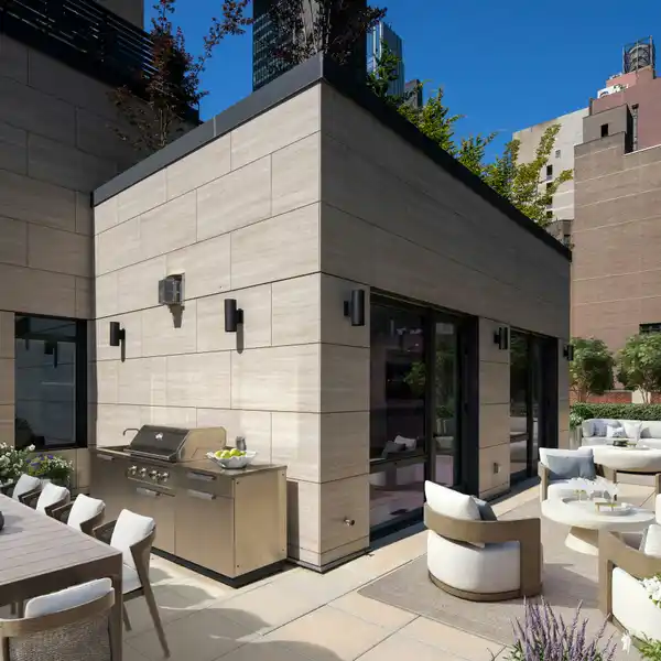 FULL-FLOOR PENTHOUSE AT MINUET