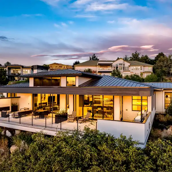 SPRAWLING SINGLE-LEVEL ESTATE