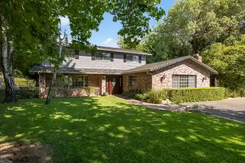 Country Living with Convenient Access to Town