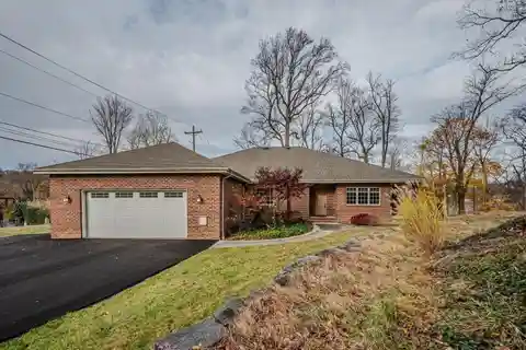 Luxurious and Contemporary Living Come Together