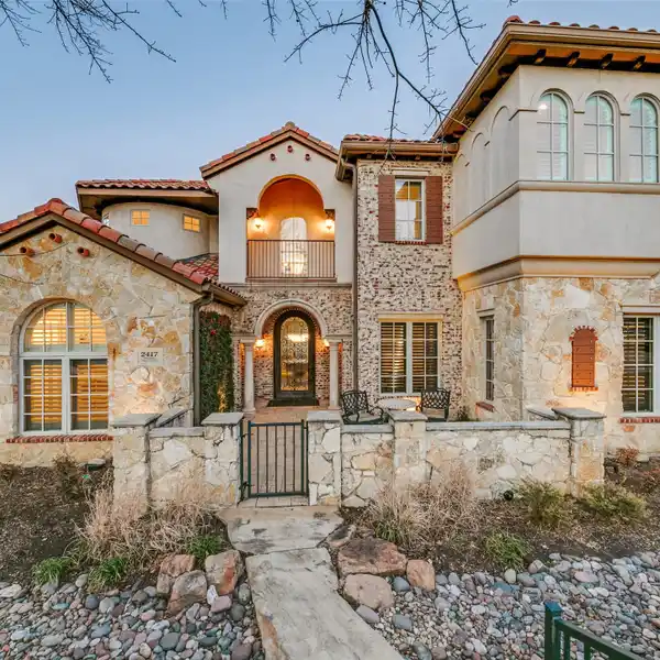 BREATHTAKING GOLF AND LAKE VIEWS IN CASTLE HILLS