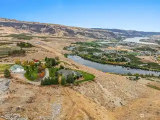 Gorgeous Custom Built Home Overlooking the Columbia River