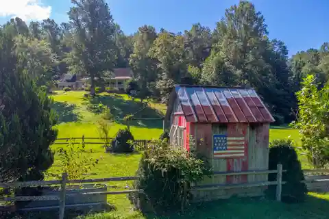 Country Manor in the Heart of Persimmon Valley