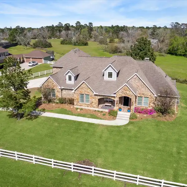 STUNNING HOME IN BEAUTIFUL THOUSAND OAKS NEIGHBORHOOD