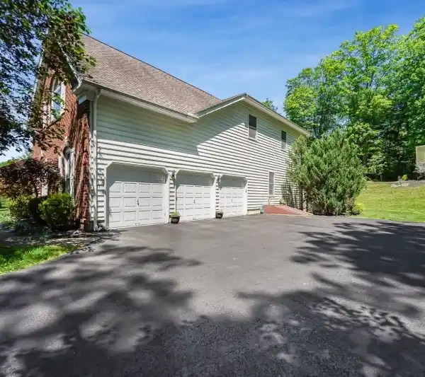 GRAND HOME ON JUST UNDER SIX ACRES
