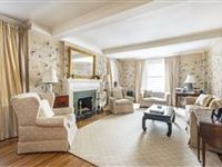 RARELY AVAILABLE CLASSIC 7 IN THE HEART OF CARNEGIE HILL 