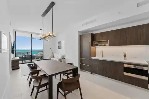 Brand New Natiivo Corner Penthouse
