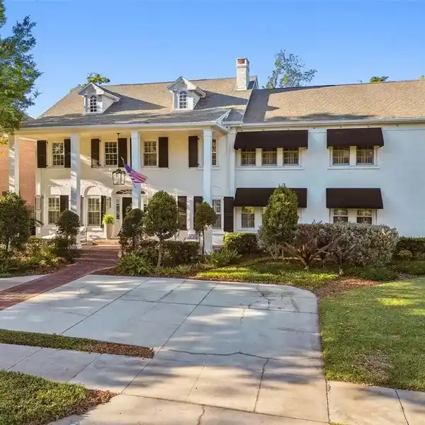 EXQUISITE HOME IN GOLFVIEW