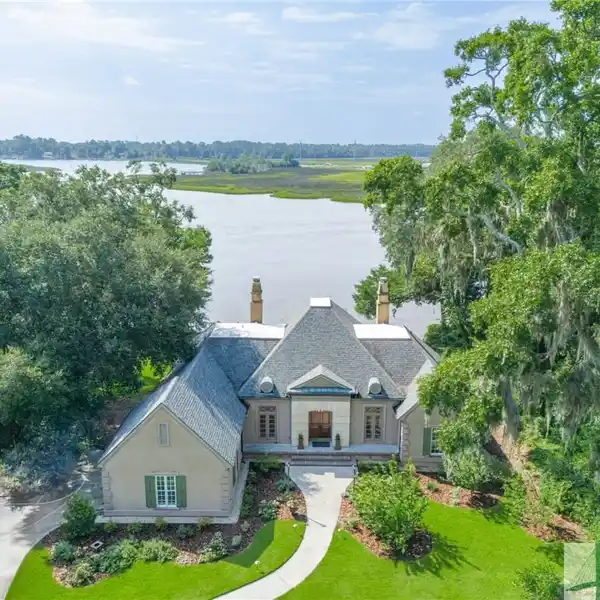 COMPLETELY RENOVATED HOME IN CAUSTON BLUFF