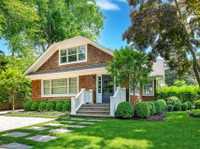 BRIDGEHAMPTON VILLAGE COTTAGE WITH PRIVATE BACKYARD OASIS