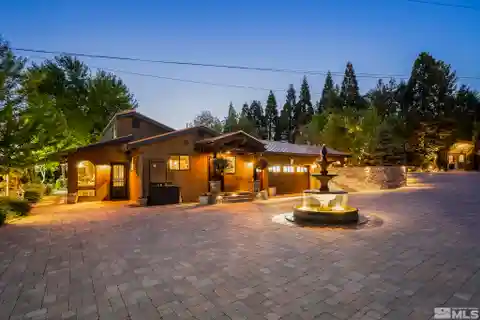 Rare and Private Resort-like Estate