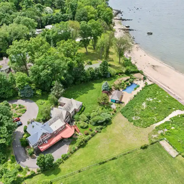 EXCEPTIONAL WATERFRONT RANCH