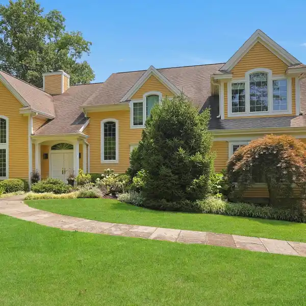 METICULOUSLY MAINTAINED CUSTOM COLONIAL