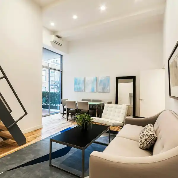 IMMACULATELY CUSTOMIZED LOFT-LIKE SPACE