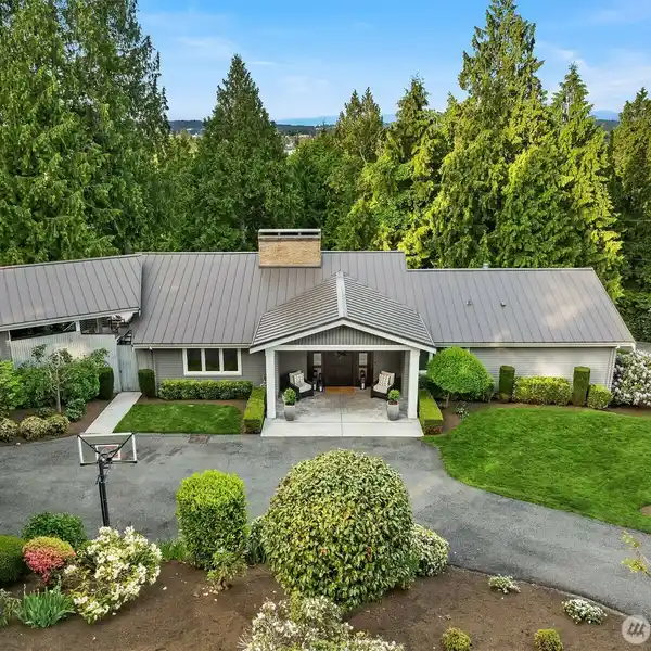 STYLISHLY UPDATED MID-CENTURY HOME