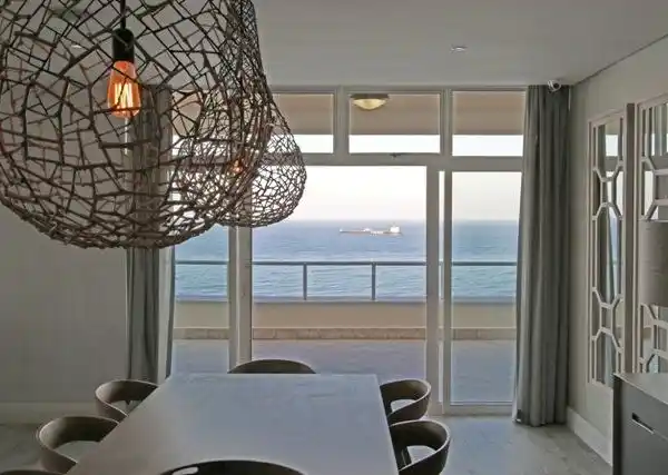 ELEGANT APARTMENT WITH SWEEPING OCEAN VIEWS