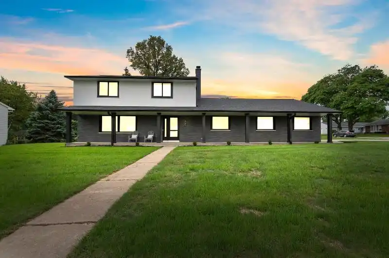 Completely Remodeled Modern Home Steps to Lambeau Field