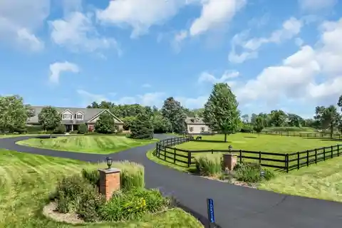 Elegant Country Living Near Silver Lake