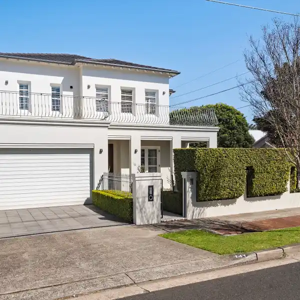 TIMELESS APPEAL IN AN IDYLLIC SETTING