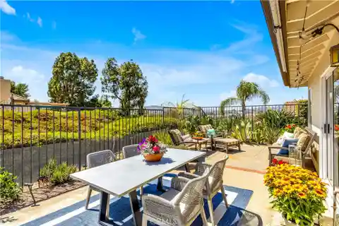 Upgraded Townhome in Sought-After Mesa Vista