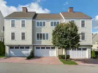 Meticulously Maintained Townhouse in Palmer Hill