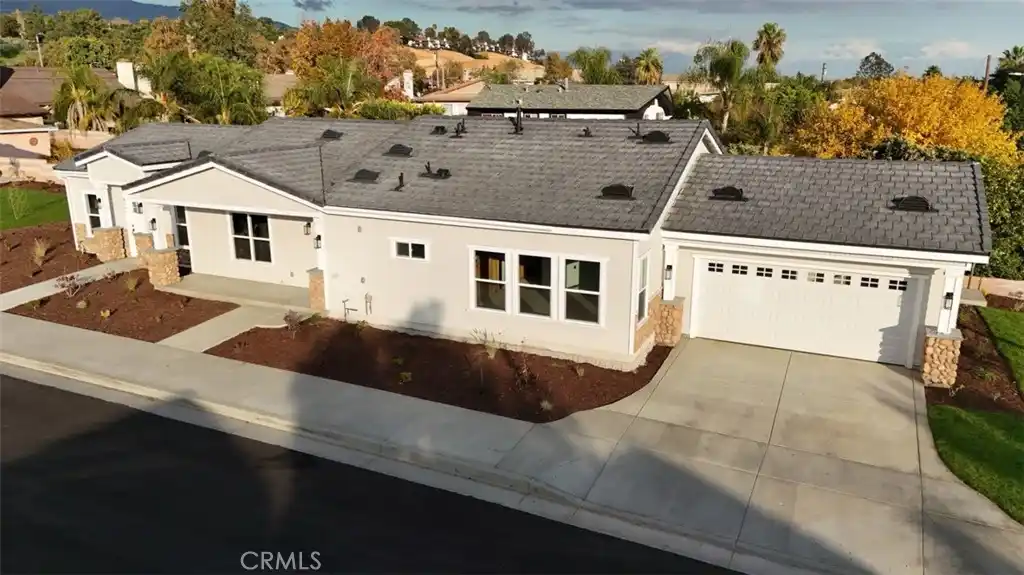Rare Brand New Build with Two Accessory Units