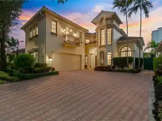Exclusive Estate Living in Prestigious Bay Colony