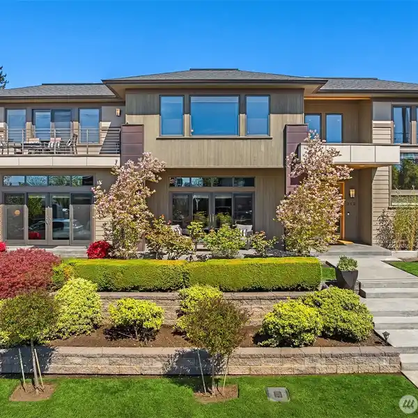 GORGEOUS CUSTOM CONTEMPORARY IN WEST OF MARKET