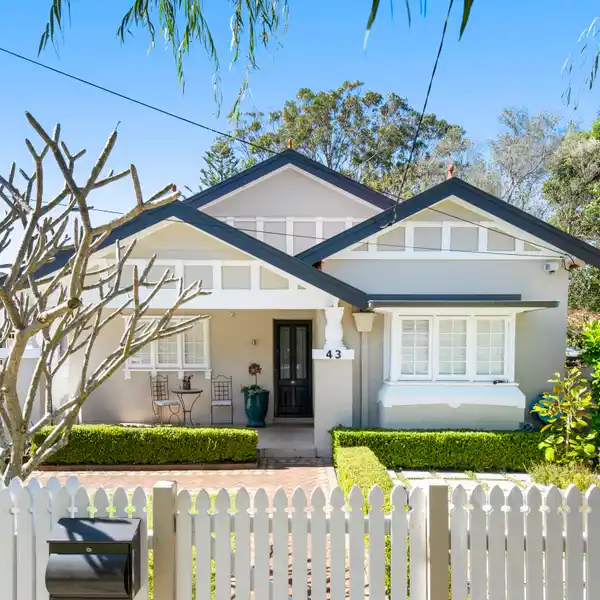 BEAUTIFUL RENOVATION BEHIND A CLASSIC FACADE