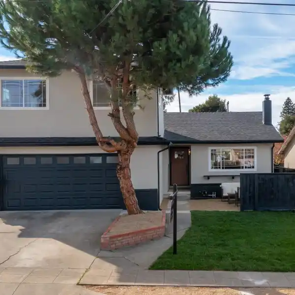 SLEEK MODERN DESIGN WITH LUXE FINISHES