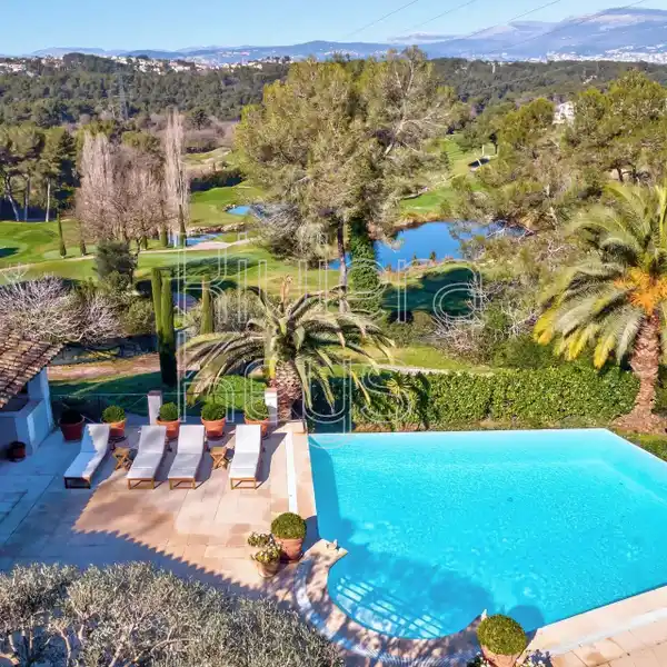 IMMACULATE VILLA IN SERENE SETTING