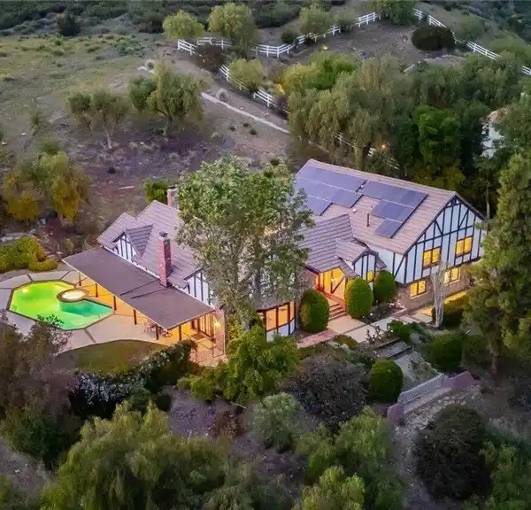 STATELY TRADITIONAL HOME
