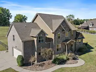 Charming Country Retreat with Modern Comfort