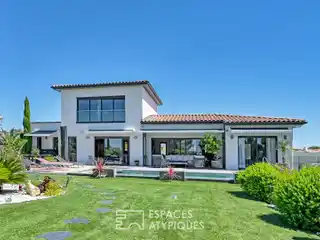 Elegant and Refined Contemporary Villa