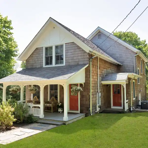 TIMELESS FARMHOUSE WITH DESIGNER ELEGANCE