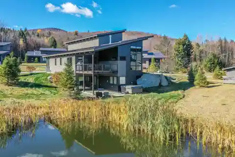 Meticulously Crafted Wildewood Residence in Stowe