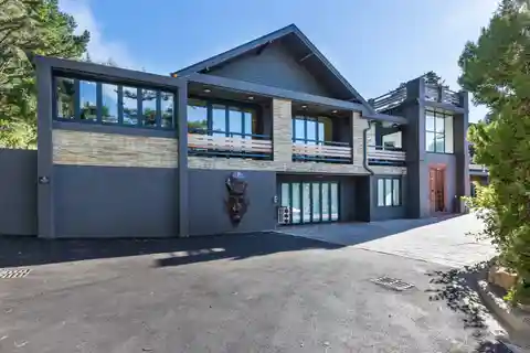 Ultimate Mansion Offering Connoisseur Living at Its Finest