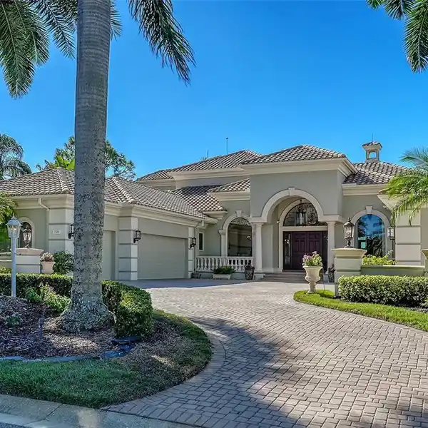 NOTABLE RESIDENCE IN UNIVERSITY PARK COUNTRY CLUB